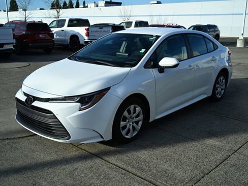 Used 2023 Toyota Corolla LE image 4