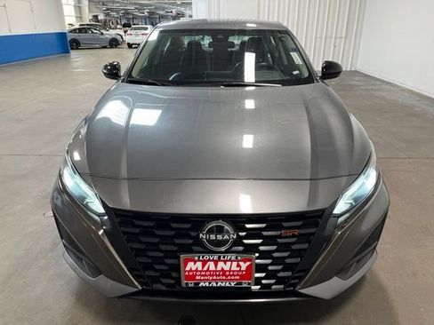 Used 2023 Nissan Altima 2.5 SR FWD image 8
