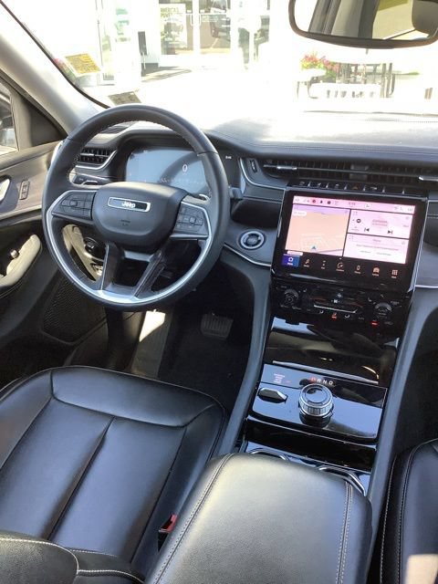 Used 2023 Jeep Grand Cherokee Limited AWD/4WD image 17