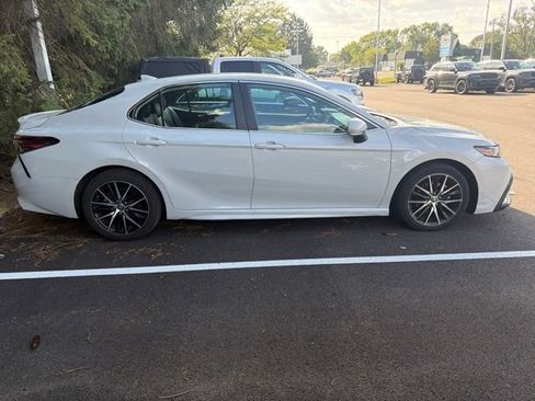 Used 2024 Toyota Camry SE FWD image 2