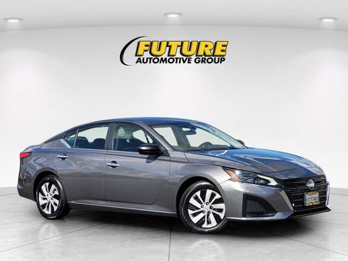 Certified 2025 Nissan Altima 2.5 S image 1