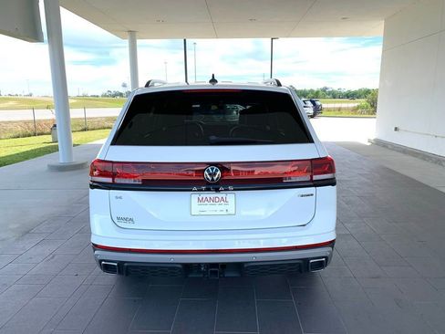 Used 2024 Volkswagen Atlas Peak Edition SE image 6