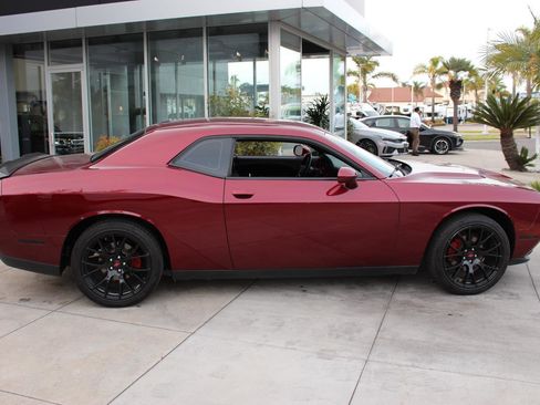 Used 2020 Dodge Challenger SXT image 10