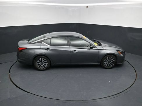 Used 2025 Nissan Altima 2.5 SV FWD image 57