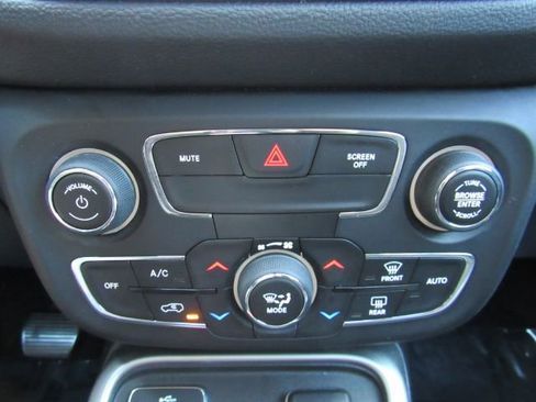 Used 2018 Jeep Compass Latitude w/ Popular Equipment Group image 41