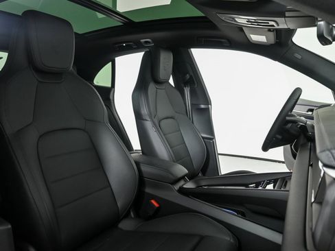 New 2025 Porsche Macan 4 Electric image 24