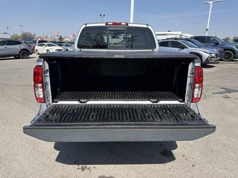 Used 2019 Nissan Frontier SV image 7