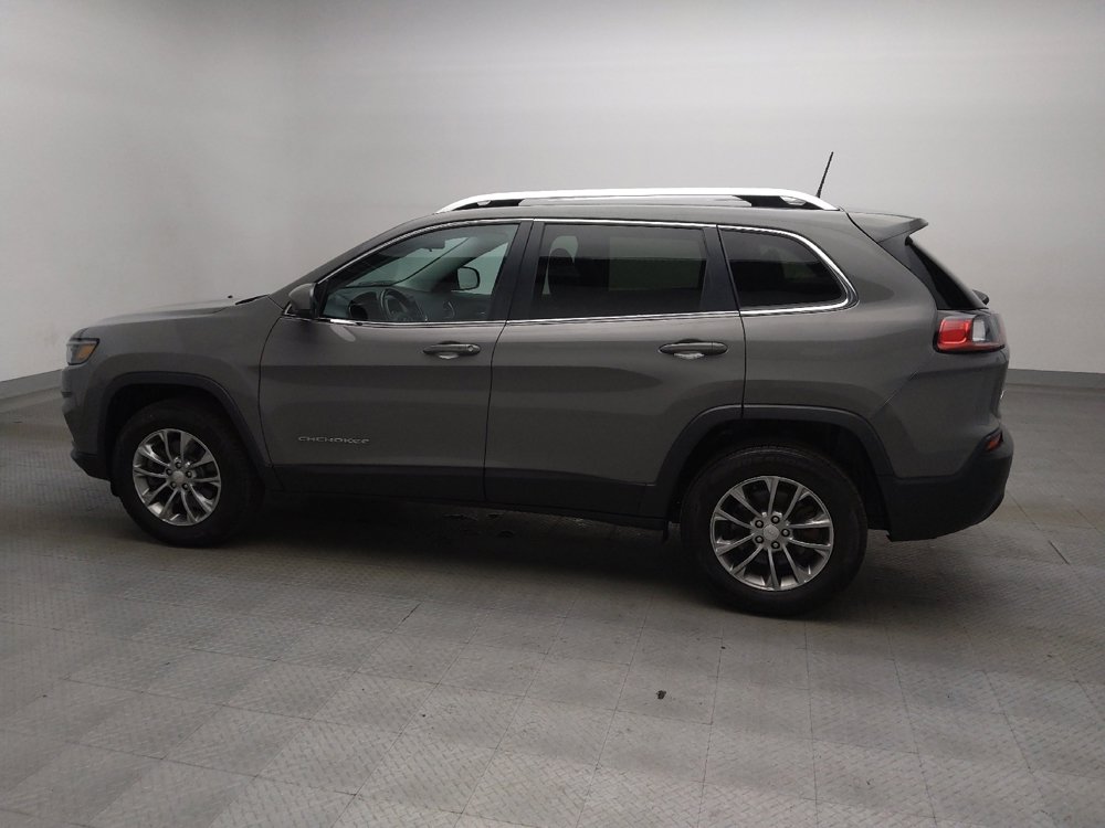 Used 2019 Jeep Cherokee Latitude Plus w/ Cold Weather Group AWD/4WD image 3
