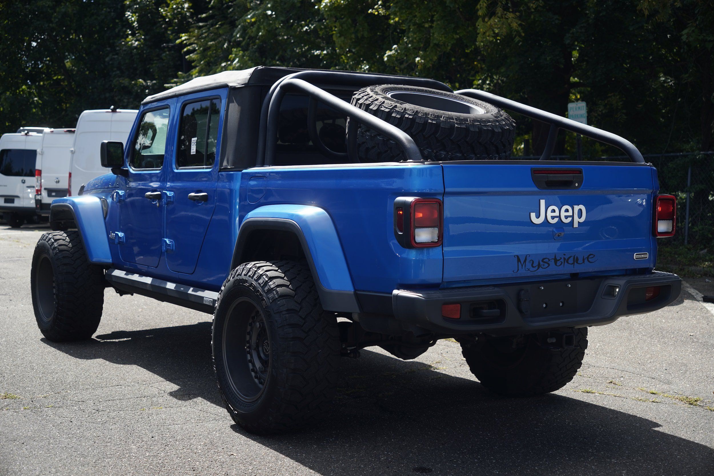 Used 2021 Jeep Gladiator Overland w/ Trailer Tow Package AWD/4WD image 5