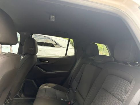 Used 2025 Chevrolet Equinox LT FWD image 13