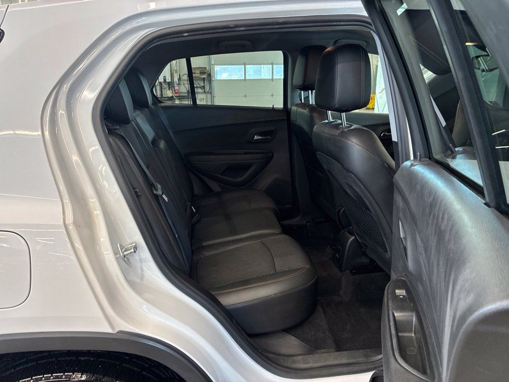Used 2018 Chevrolet Trax LT w/ Redline Edition AWD/4WD image 23