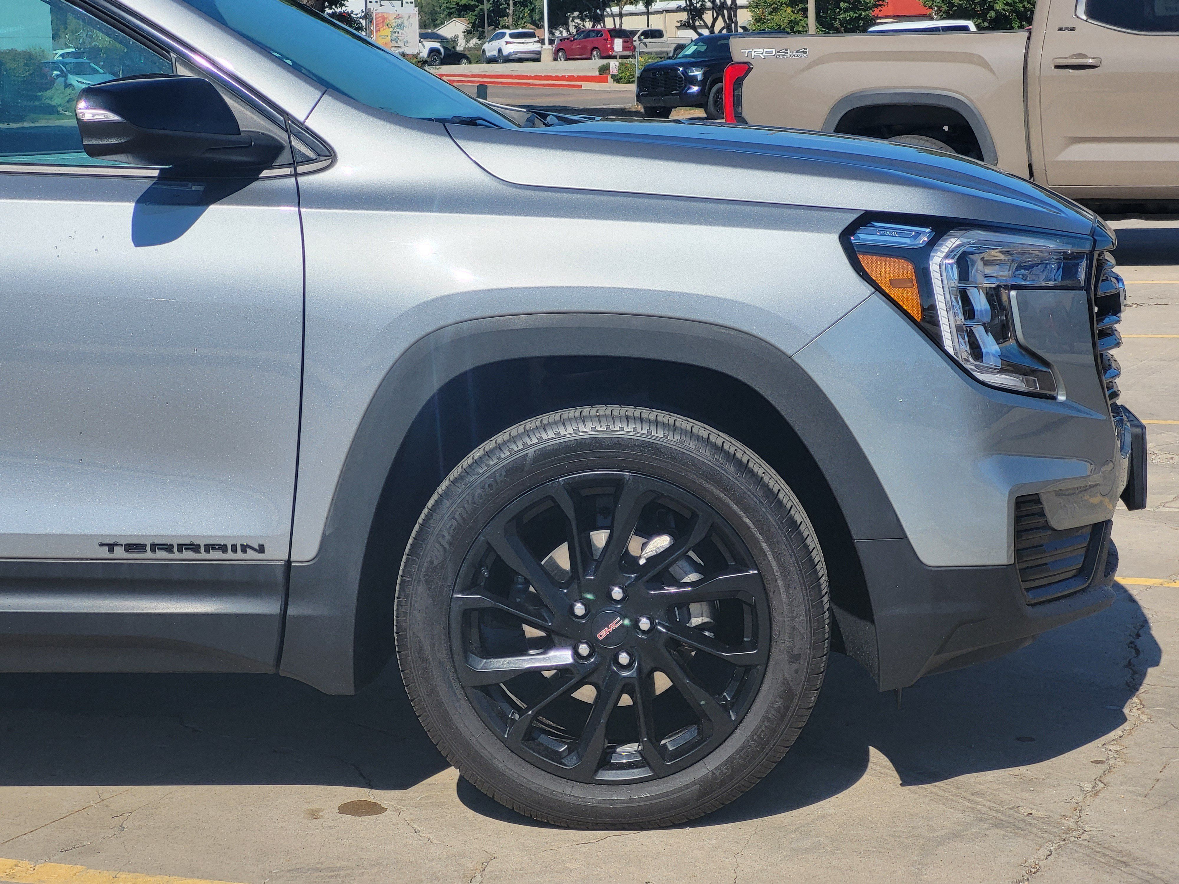 Used 2024 GMC Terrain SLE w/ Driver Convenience Package AWD/4WD image 7
