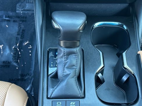 Used 2025 Lexus ES 300h w/ Premium Package image 25