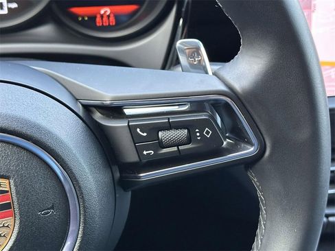 Certified 2025 Porsche Macan image 22