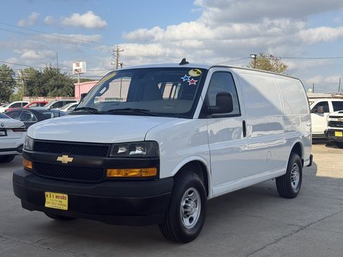 Used 2021 Chevrolet Express 2500 w/ Driver Convenience Package image 5