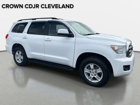 Used 2015 Toyota Sequoia SR5 image 2