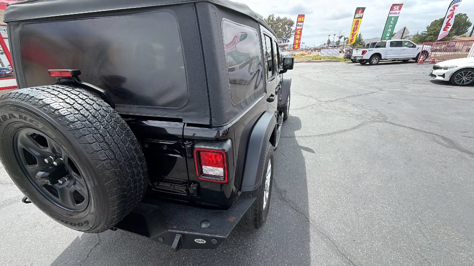 Used 2018 Jeep Wrangler Unlimited Sport S AWD/4WD image 8