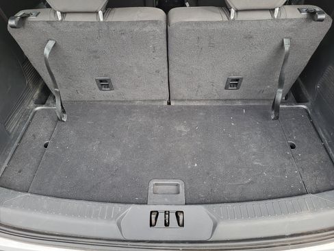 Used 2023 Ford Explorer XLT image 32