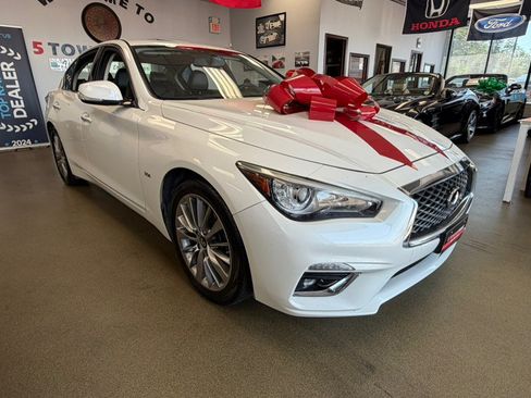 Used 2018 INFINITI Q50 Luxe AWD/4WD image 2