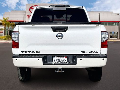 Used 2018 Nissan Titan SL image 4