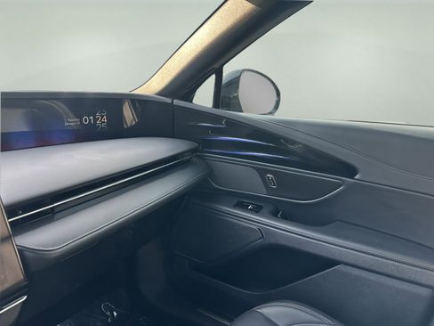 Used 2024 Lincoln Nautilus Premier w/ Jet Appearance Package image 17