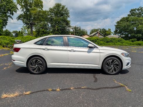 Used 2019 Volkswagen Jetta SEL Premium FWD image 4