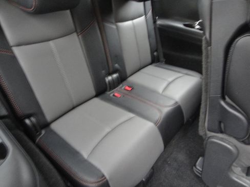 Used 2019 Nissan Pathfinder SL image 16