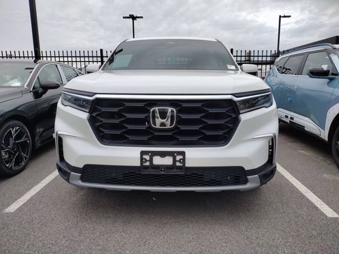 Used 2025 Honda Pilot EX-L image 2