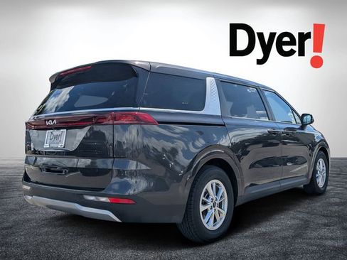 Used 2024 Kia Carnival LX FWD image 3