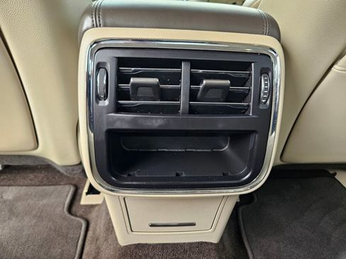 Used 2017 Lincoln Continental Premiere image 16