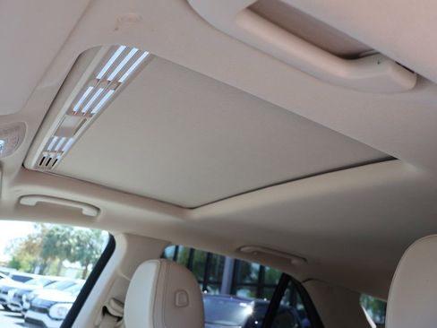 Used 2021 Mercedes-Benz GLE 450 4MATIC w/ AMG Line Exterior image 23