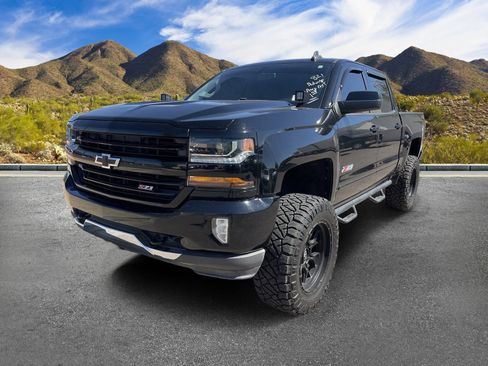 Used 2018 Chevrolet Silverado 1500 LT w/ All Star Edition AWD/4WD image 2
