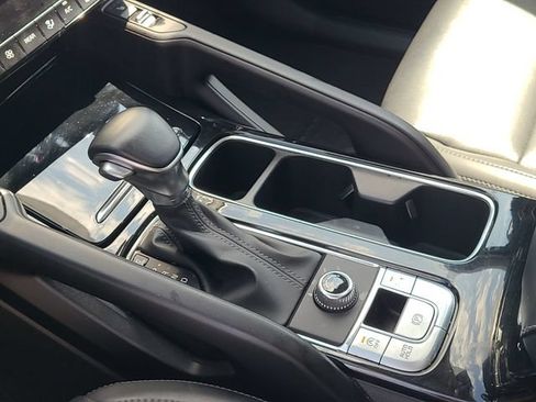 Used 2025 Kia Telluride S FWD image 24