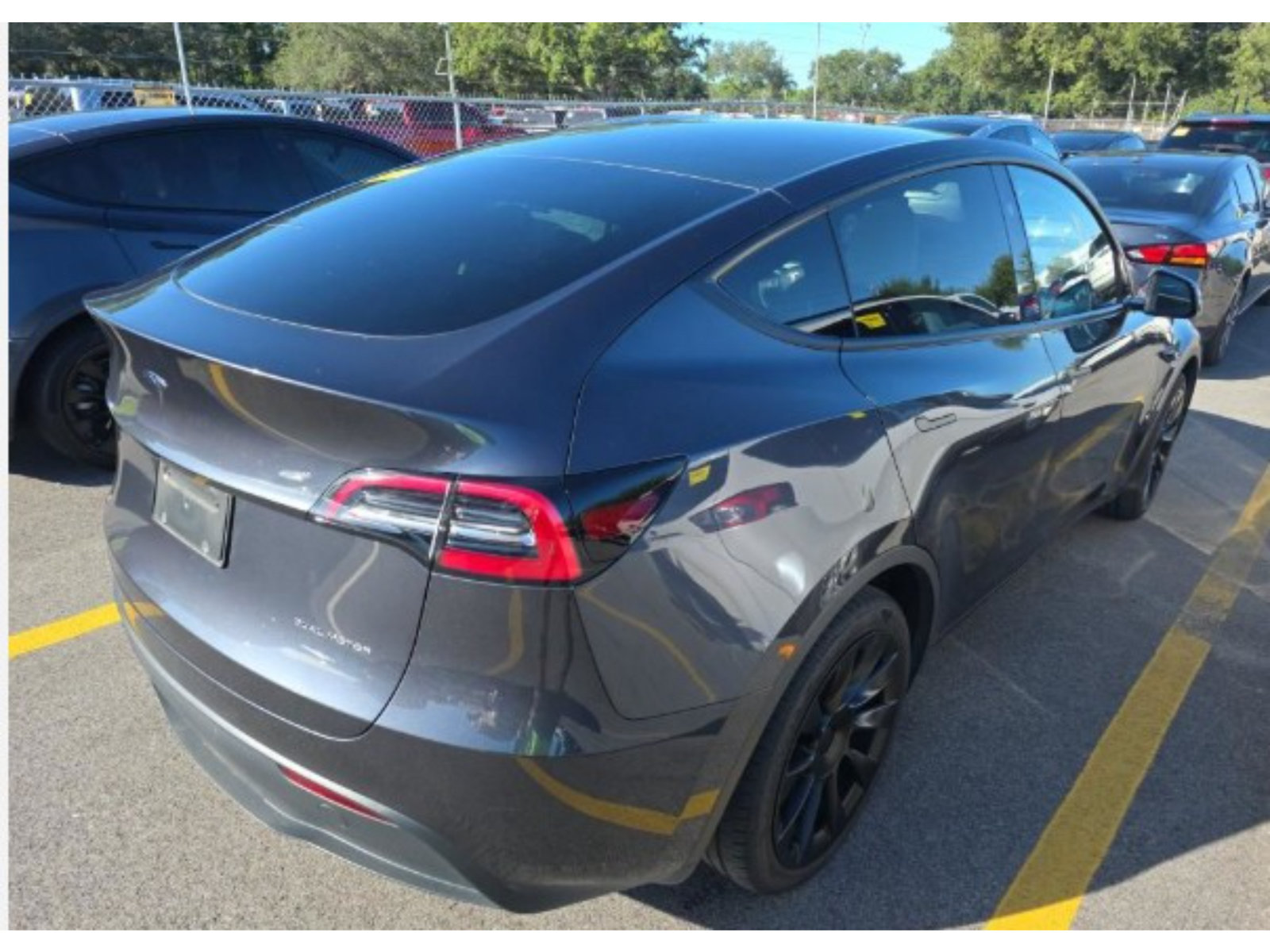 Used 2024 Tesla Model Y Long Range AWD/4WD image 3