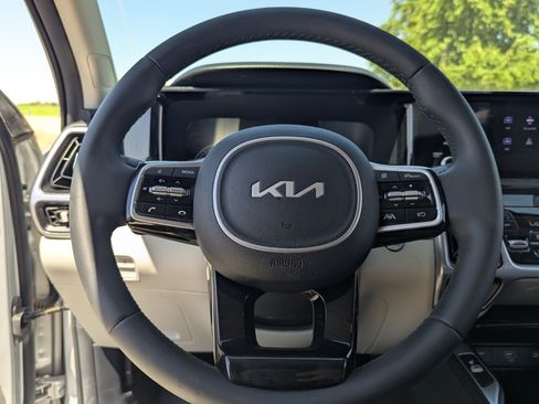 Used 2022 Kia Sorento S FWD image 32