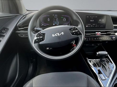 Used 2025 Kia Niro LX FWD image 9