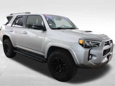 Used 2020 Toyota 4Runner TRD Off-Road AWD/4WD image 19