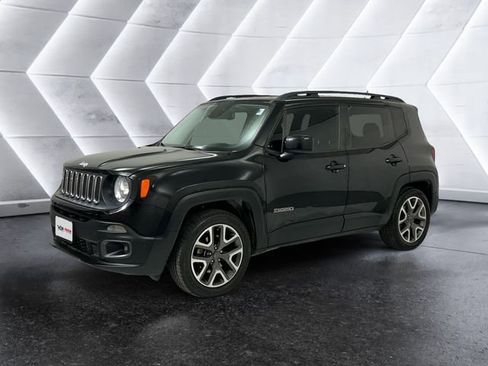 Used 2017 Jeep Renegade Latitude w/ Popular Equipment Group image 3