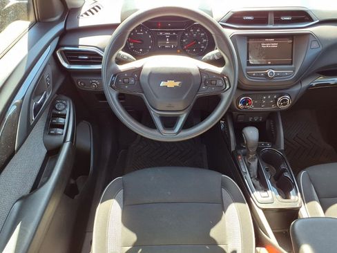 Used 2023 Chevrolet TrailBlazer LT FWD image 13