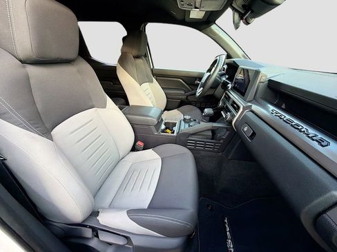 Used 2024 Toyota Tacoma TRD Off-Road image 15