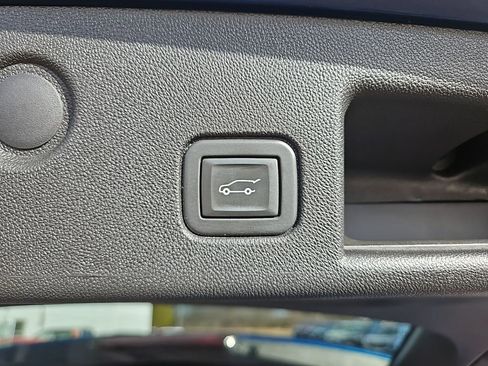 Used 2020 Chevrolet Equinox Premier image 30