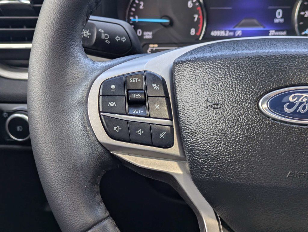 Used 2023 Ford Explorer XLT w/ Equipment Group 202A RWD image 28
