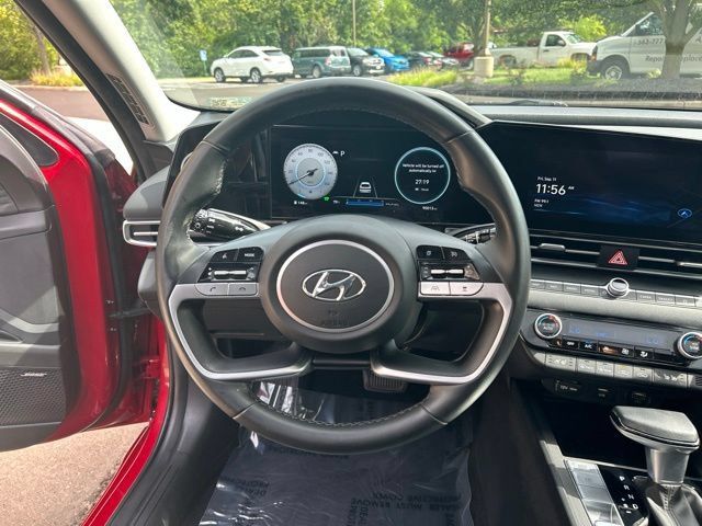 Used 2022 Hyundai Elantra Limited FWD image 15
