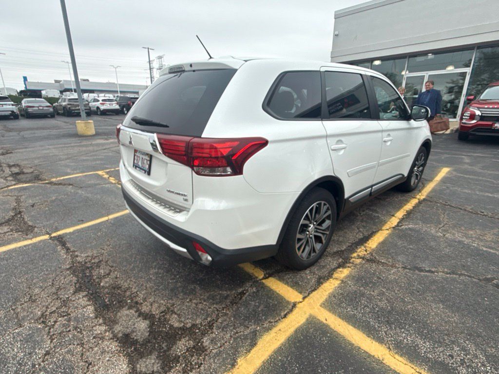 Used 2016 Mitsubishi Outlander SE FWD image 3