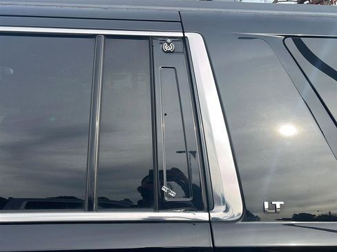 Used 2015 Chevrolet Suburban LT w/ Luxury Package image 8