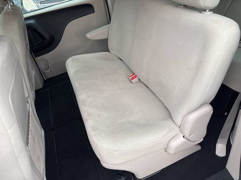 Used 2013 Dodge Grand Caravan American Value Package FWD image 18