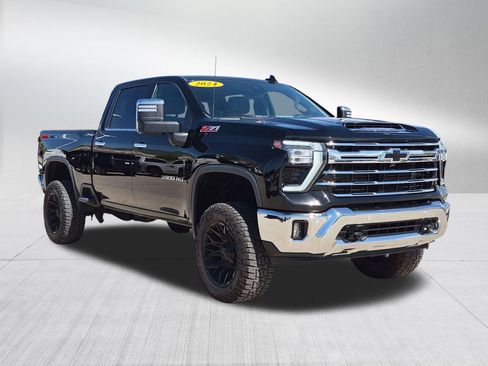 Used 2024 Chevrolet Silverado 3500 LTZ w/ LTZ Convenience Package AWD/4WD image 8