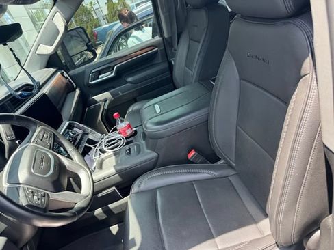 Used 2024 GMC Sierra 2500 Denali w/ Denali Reserve Package AWD/4WD image 3