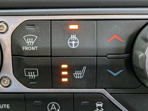 Used 2021 Jeep Wrangler Unlimited Sahara AWD/4WD image 30