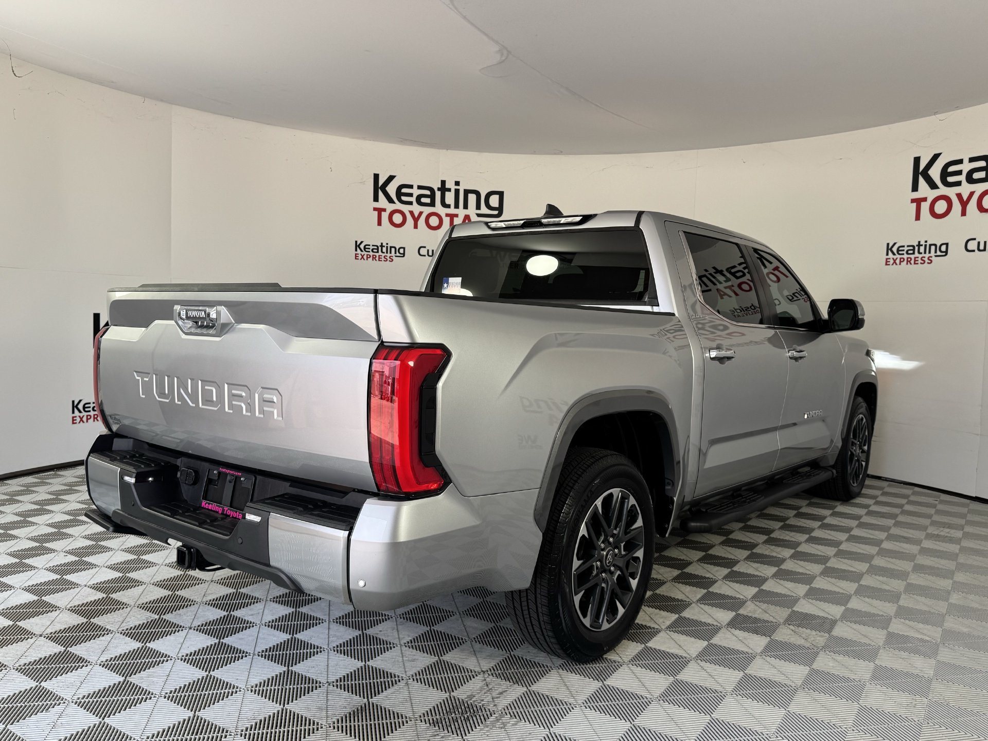 Used 2025 Toyota Tundra Limited w/ Power Package RWD image 5